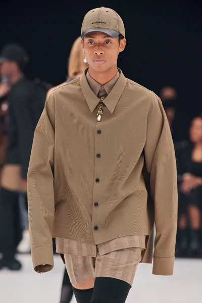 Look 32